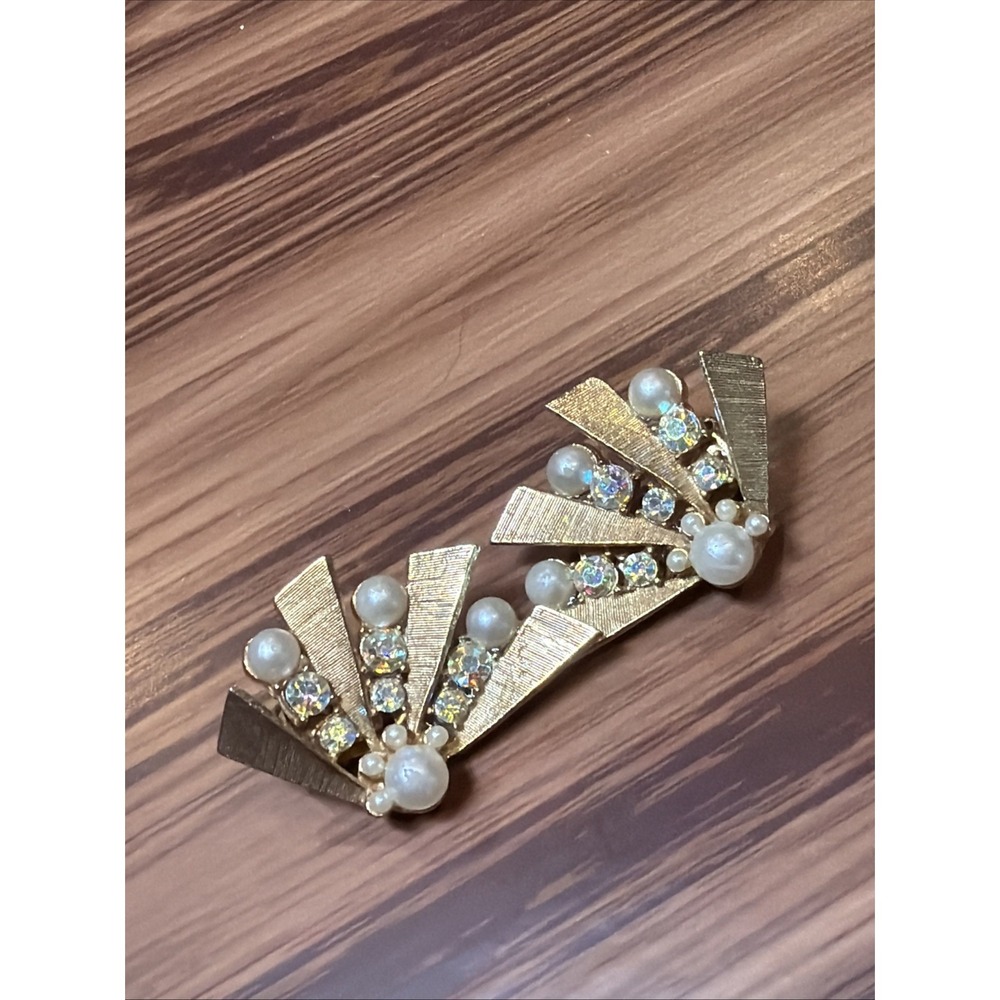 Vintage ART Signed Gold Tone Aurora Borealis Rhinestone Faux Pearl Clip Earrings - Picture 4 of 9